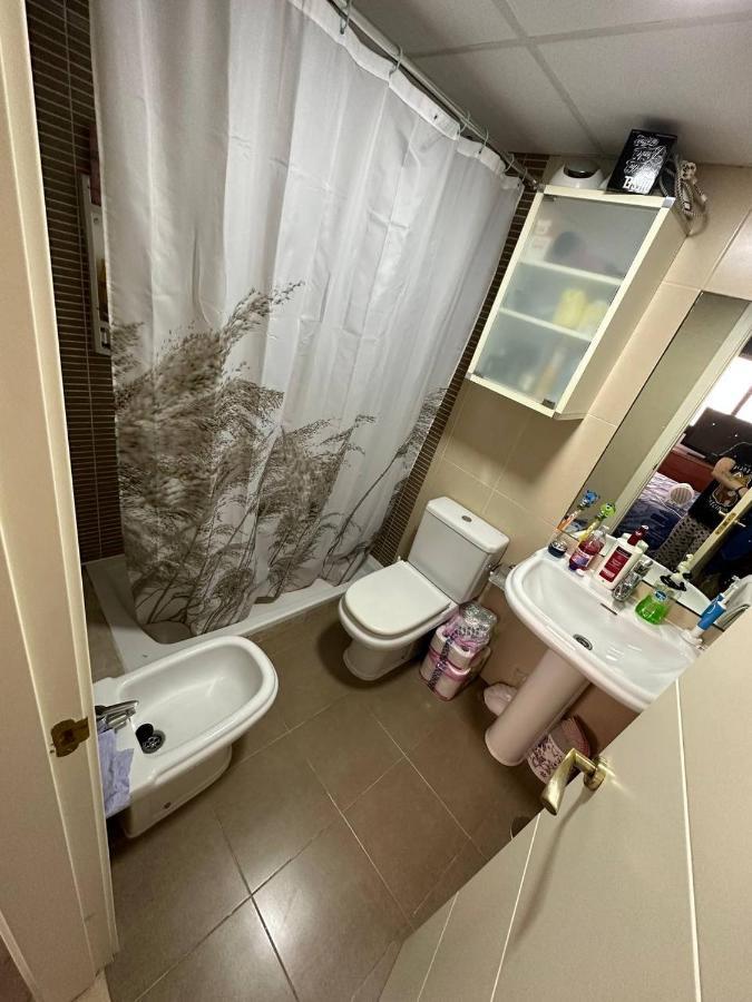 Apartment A / A 4Pax Near The Beach มาลากา ภายนอก รูปภาพ
