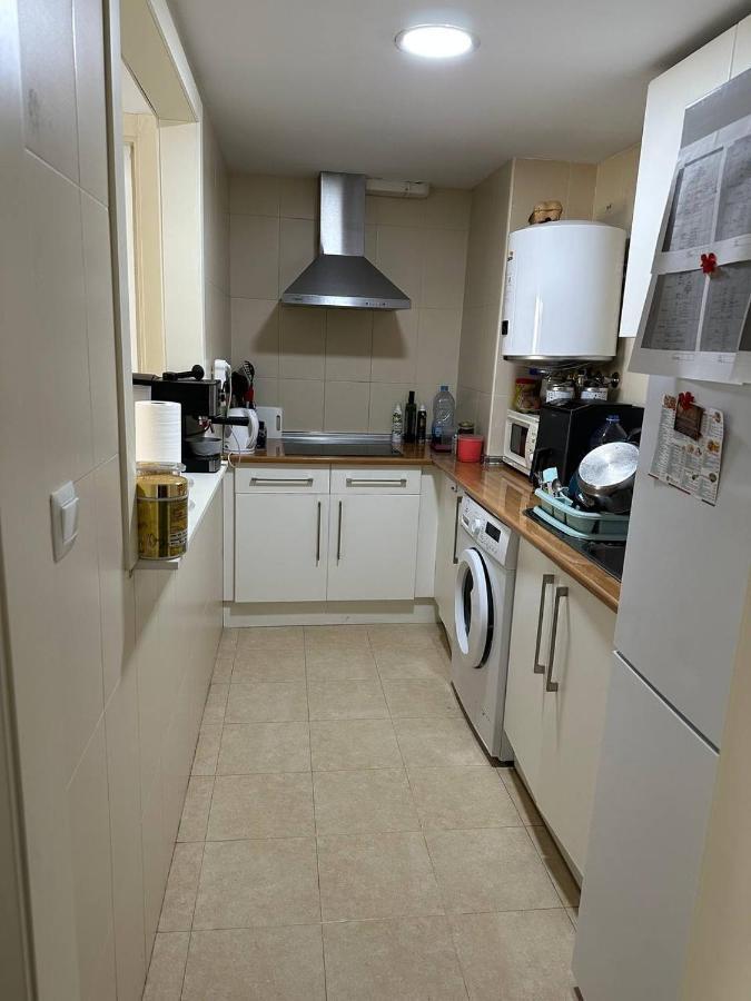 Apartment A / A 4Pax Near The Beach มาลากา ภายนอก รูปภาพ
