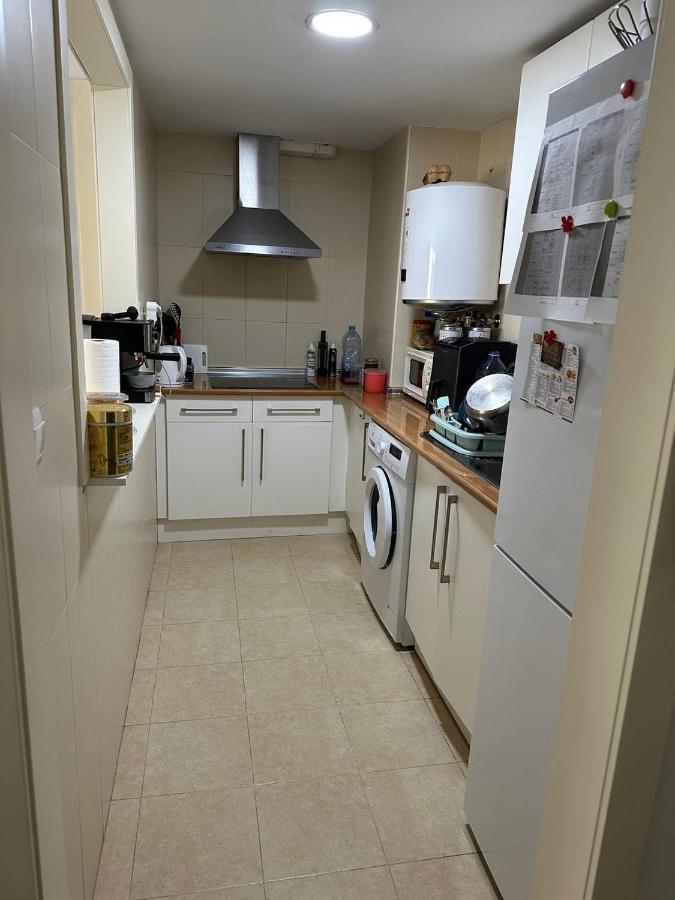 Apartment A / A 4Pax Near The Beach มาลากา ภายนอก รูปภาพ