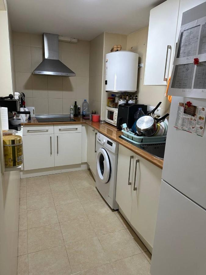 Apartment A / A 4Pax Near The Beach มาลากา ภายนอก รูปภาพ